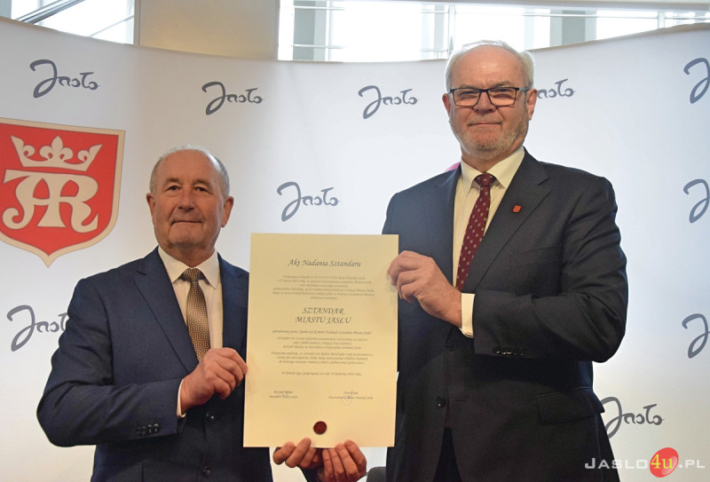 Uroczystość nadania sztandaru Miasta Jasła