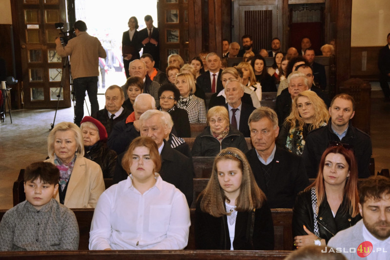 Uroczystość nadania sztandaru Miasta Jasła