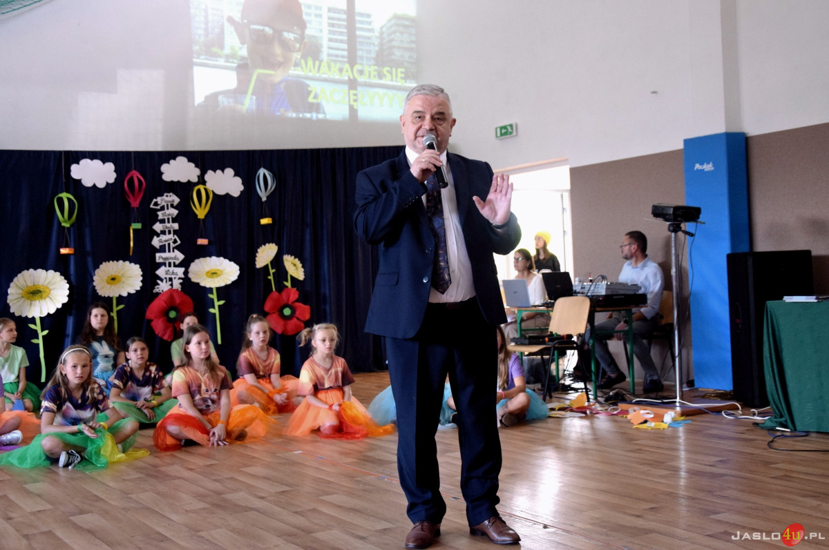 Uroczysty apel z okazji zakończenia roku szkolnego w SP nr 4 w Jaśle