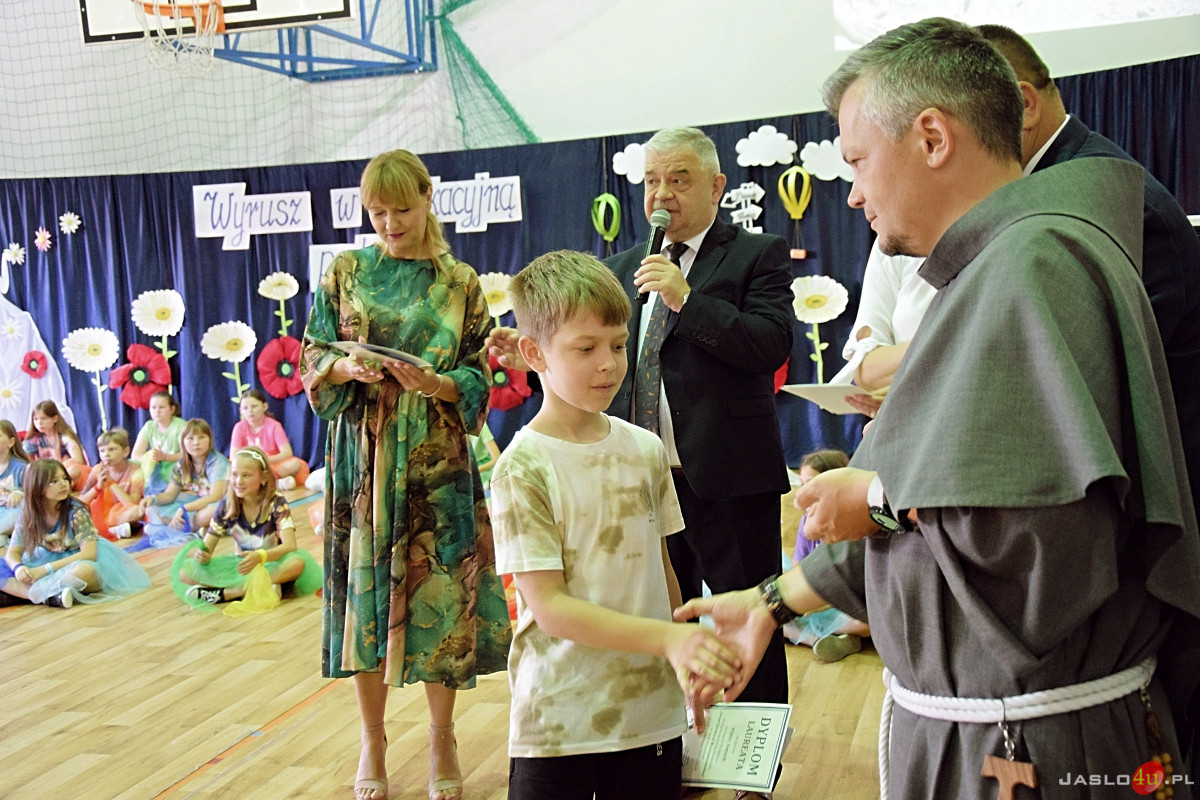 Uroczysty apel z okazji zakończenia roku szkolnego w SP nr 4 w Jaśle
