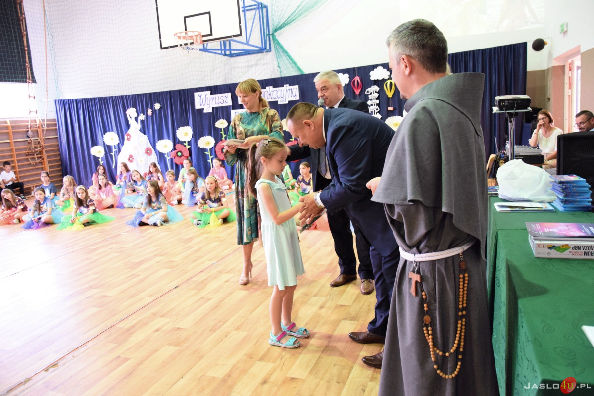 Uroczysty apel z okazji zakończenia roku szkolnego w SP nr 4 w Jaśle