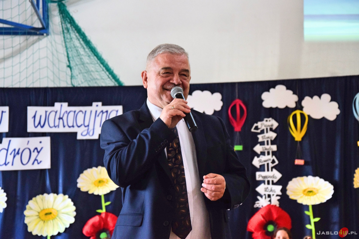 Uroczysty apel z okazji zakończenia roku szkolnego w SP nr 4 w Jaśle