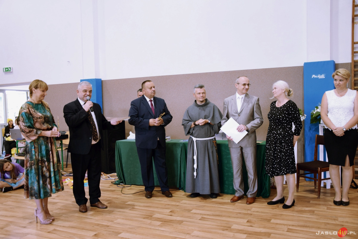 Uroczysty apel z okazji zakończenia roku szkolnego w SP nr 4 w Jaśle