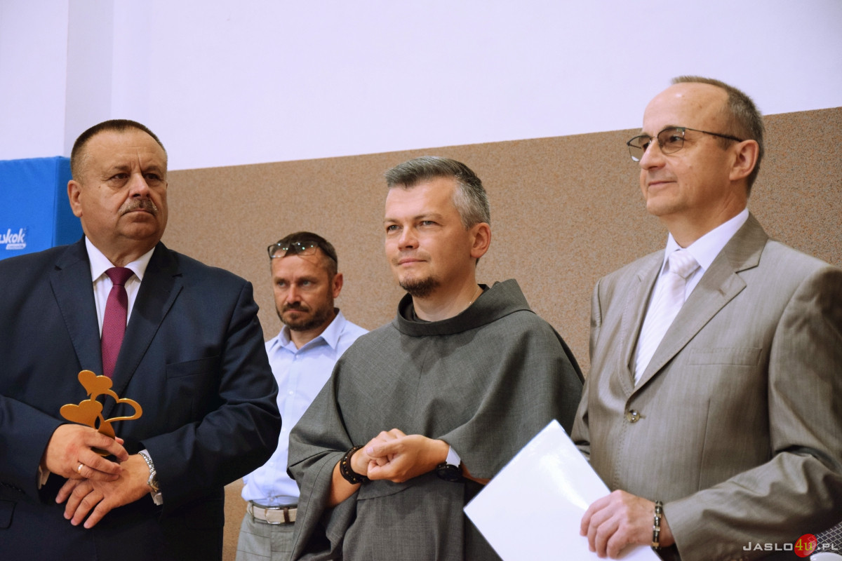 Uroczysty apel z okazji zakończenia roku szkolnego w SP nr 4 w Jaśle