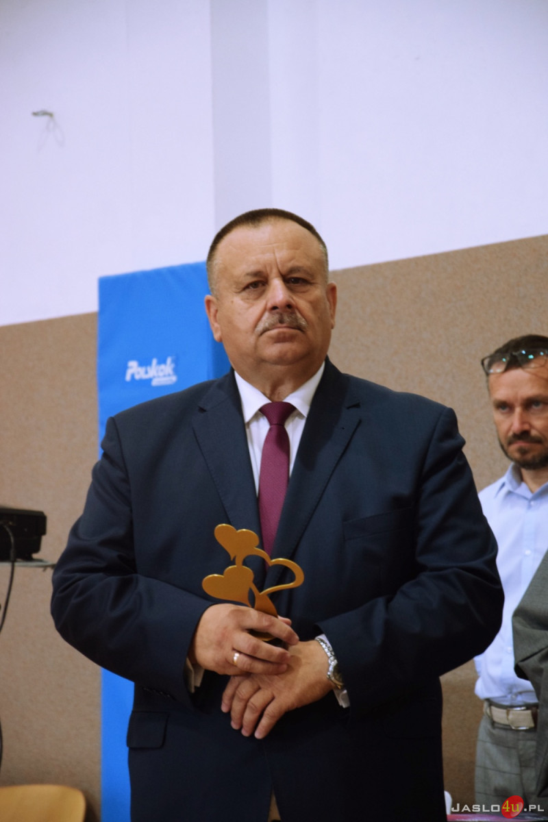 Uroczysty apel z okazji zakończenia roku szkolnego w SP nr 4 w Jaśle