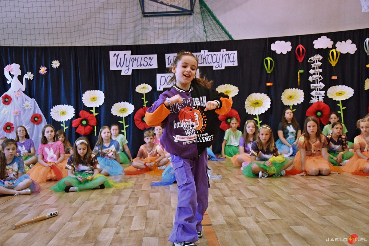 Uroczysty apel z okazji zakończenia roku szkolnego w SP nr 4 w Jaśle