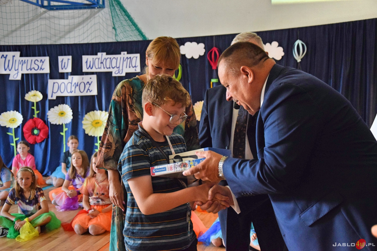 Uroczysty apel z okazji zakończenia roku szkolnego w SP nr 4 w Jaśle
