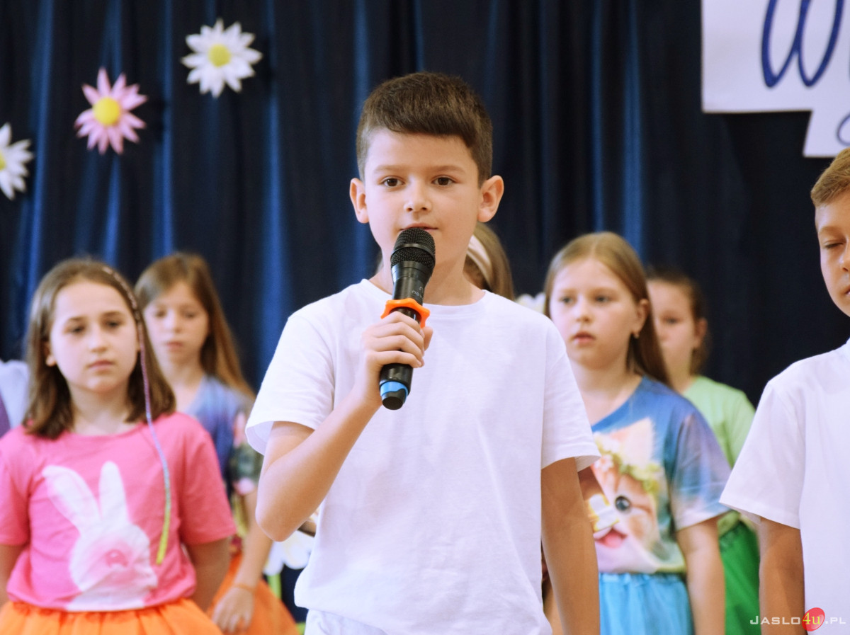 Uroczysty apel z okazji zakończenia roku szkolnego w SP nr 4 w Jaśle