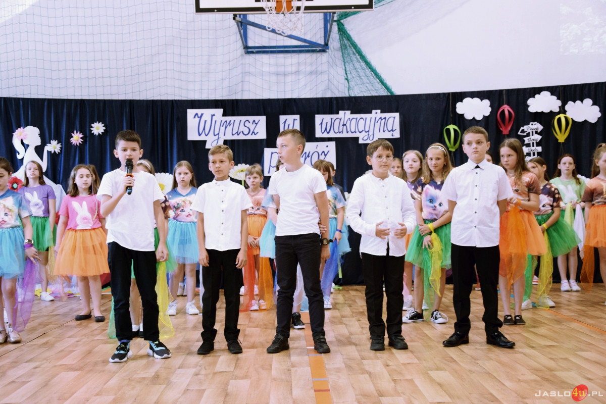 Uroczysty apel z okazji zakończenia roku szkolnego w SP nr 4 w Jaśle