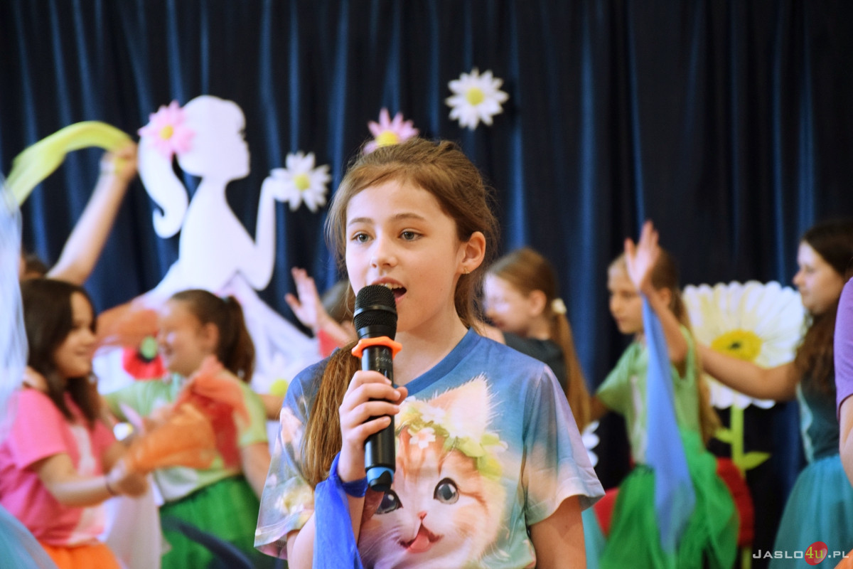 Uroczysty apel z okazji zakończenia roku szkolnego w SP nr 4 w Jaśle