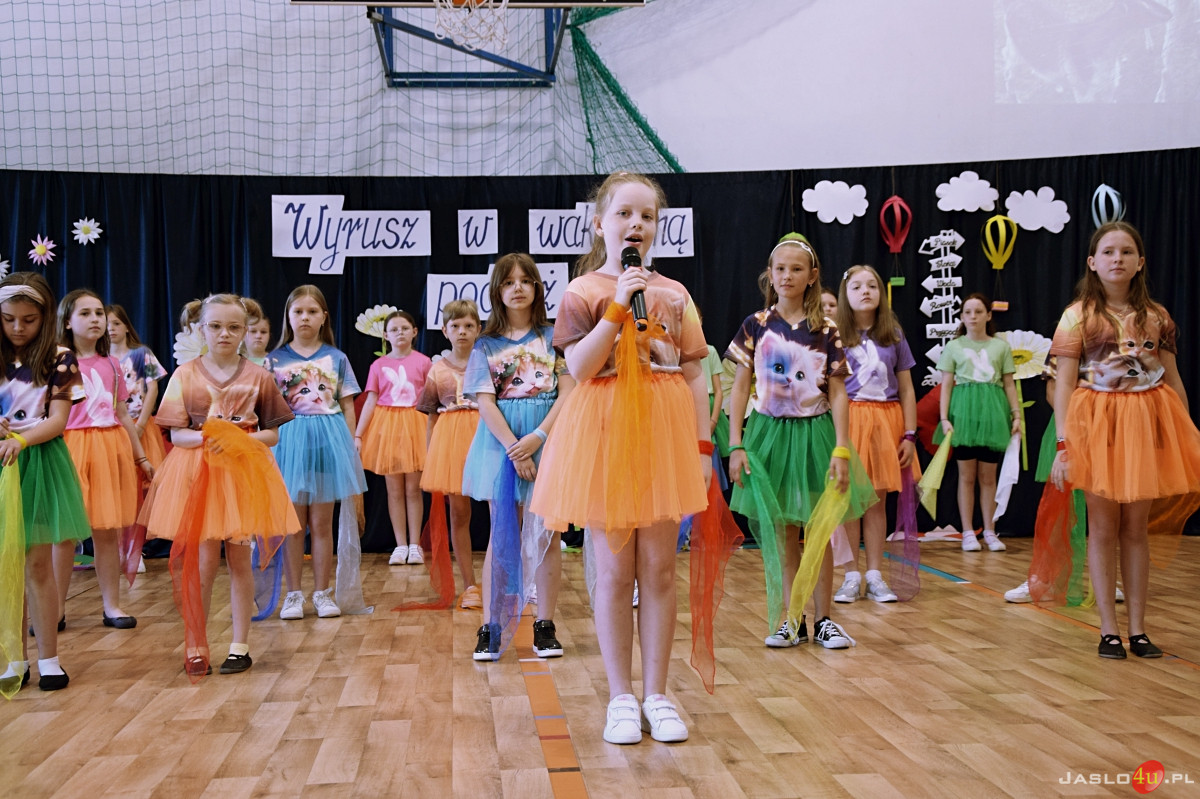 Uroczysty apel z okazji zakończenia roku szkolnego w SP nr 4 w Jaśle