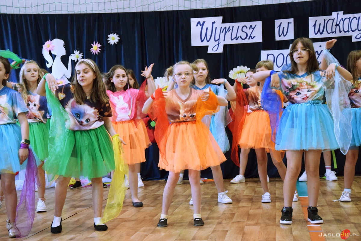 Uroczysty apel z okazji zakończenia roku szkolnego w SP nr 4 w Jaśle