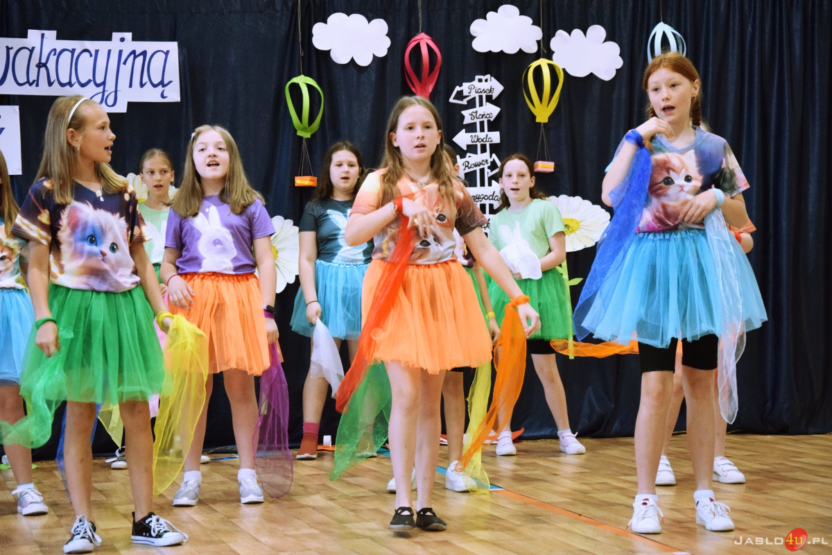 Uroczysty apel z okazji zakończenia roku szkolnego w SP nr 4 w Jaśle