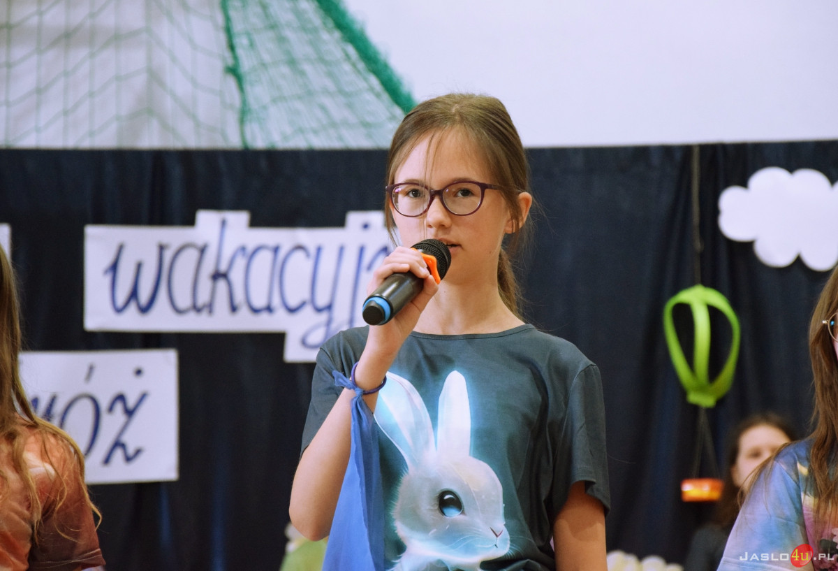 Uroczysty apel z okazji zakończenia roku szkolnego w SP nr 4 w Jaśle