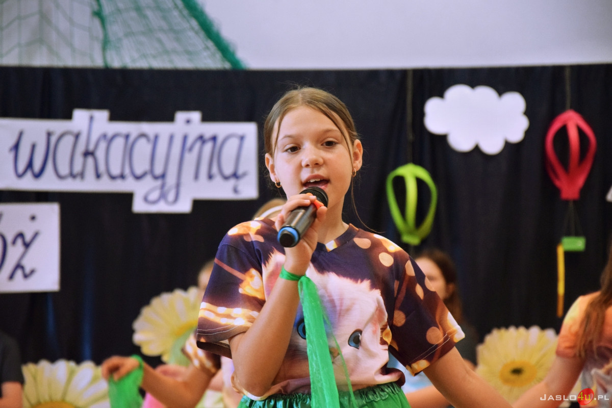 Uroczysty apel z okazji zakończenia roku szkolnego w SP nr 4 w Jaśle