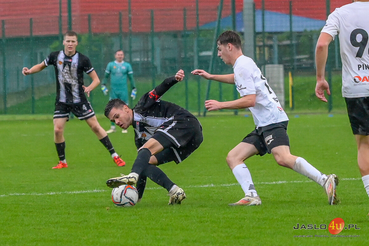 Mecz JKS Czarni 1910 Jasło - JKS Jarosław (1:1)