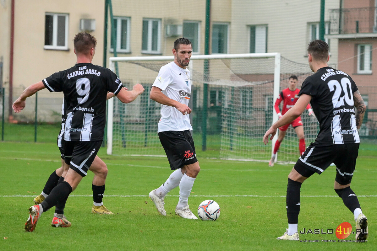 Mecz JKS Czarni 1910 Jasło - JKS Jarosław (1:1)