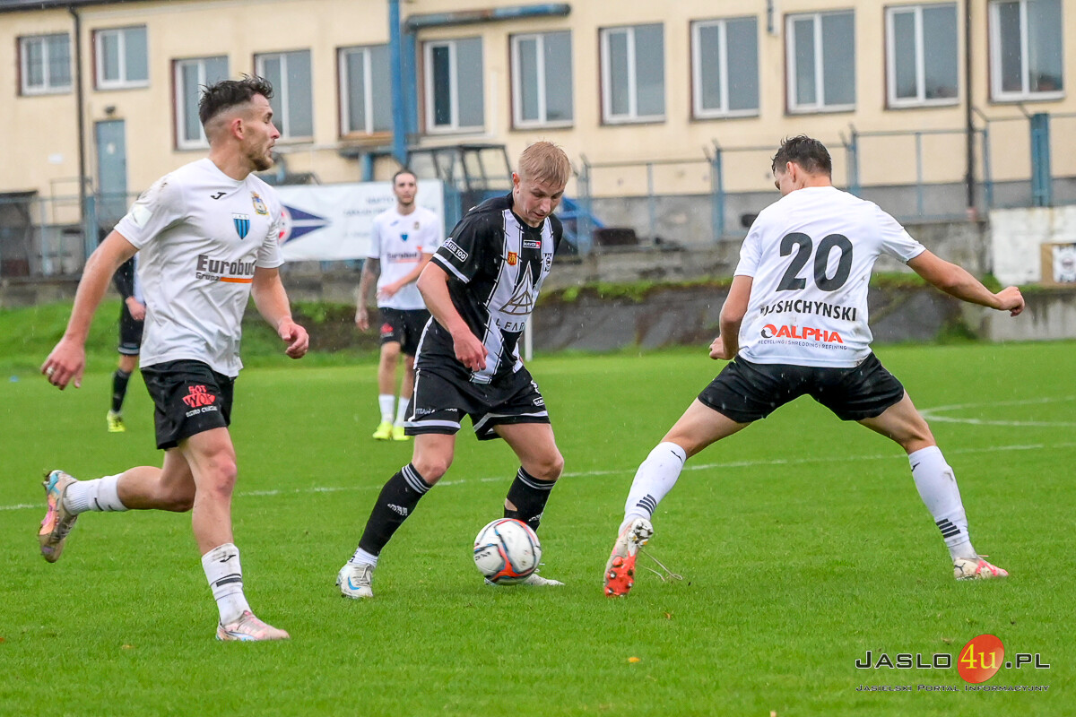 Mecz JKS Czarni 1910 Jasło - JKS Jarosław (1:1)