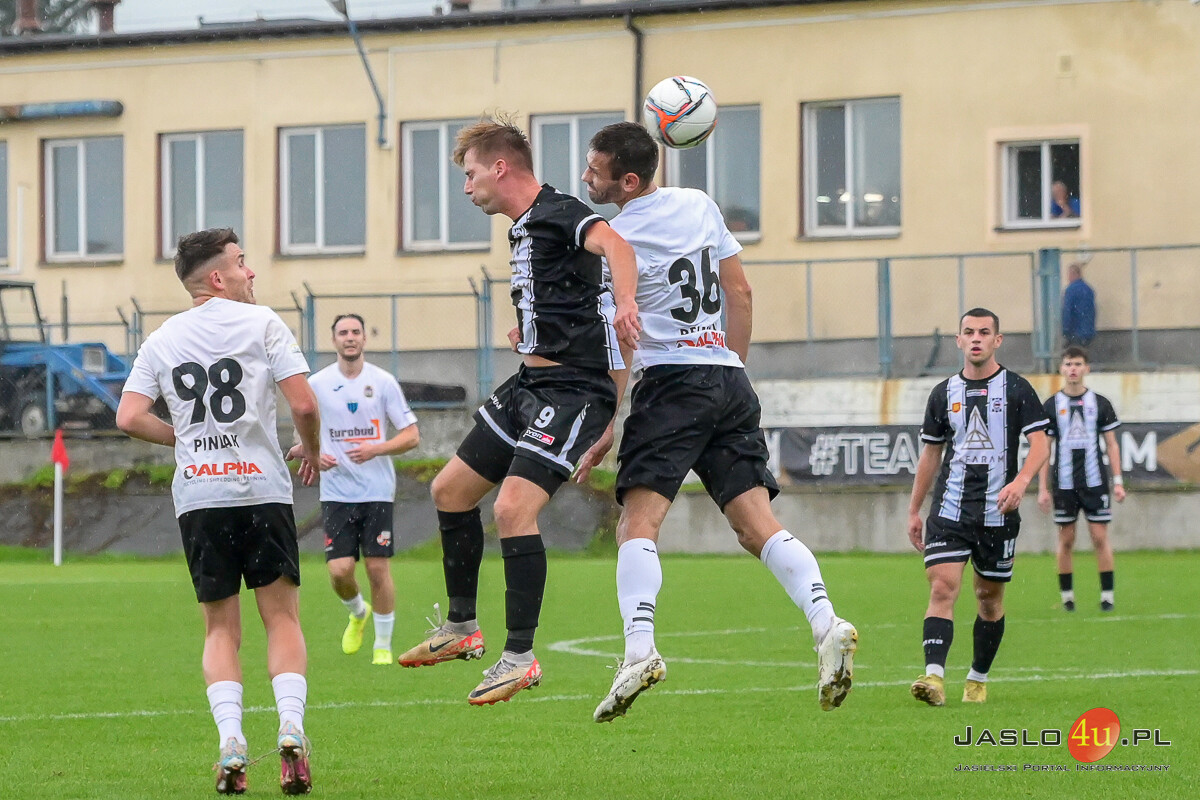 Mecz JKS Czarni 1910 Jasło - JKS Jarosław (1:1)