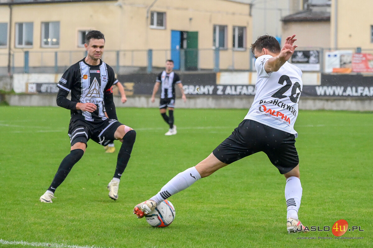Mecz JKS Czarni 1910 Jasło - JKS Jarosław (1:1)