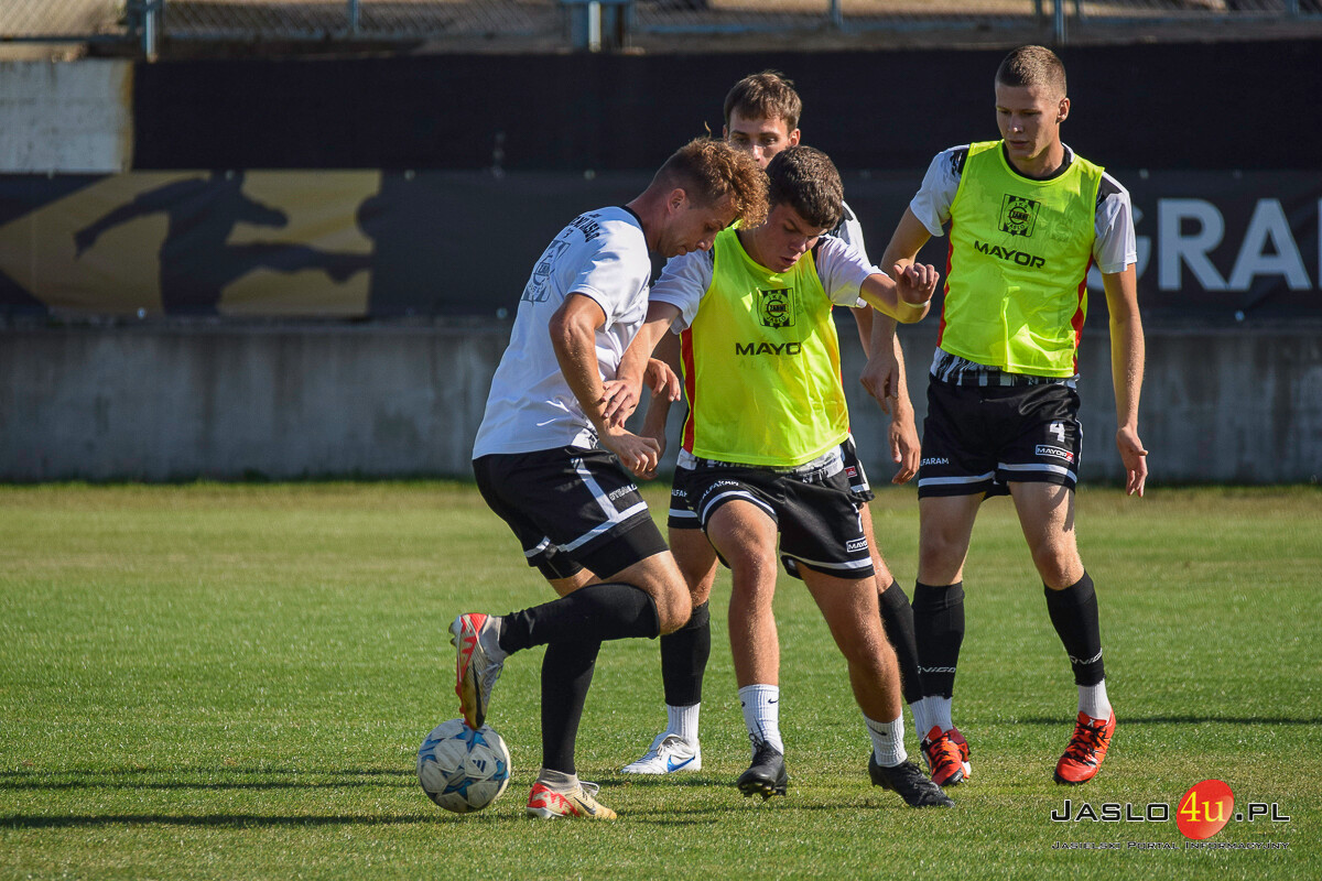 Mecz JKS Czarni 1910 Jasło - Strug Tyczyn (2:0)