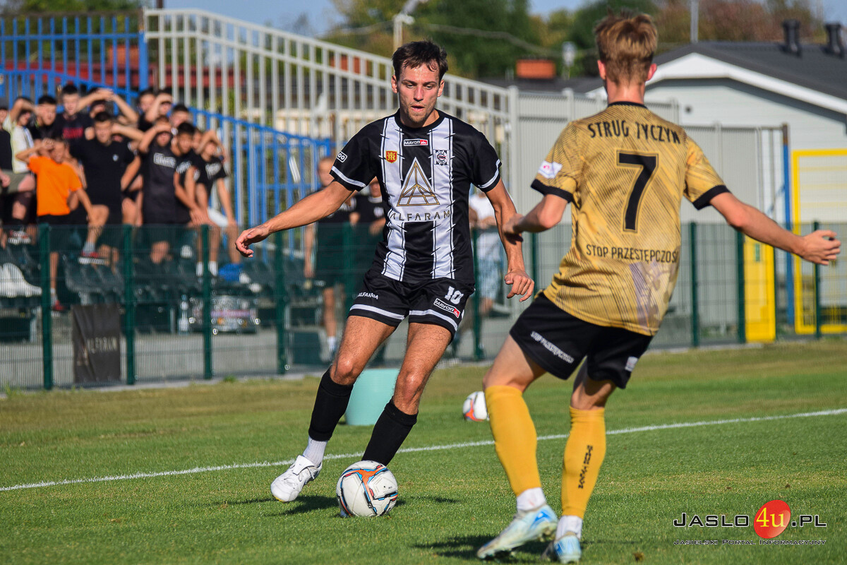 Mecz JKS Czarni 1910 Jasło - Strug Tyczyn (2:0)