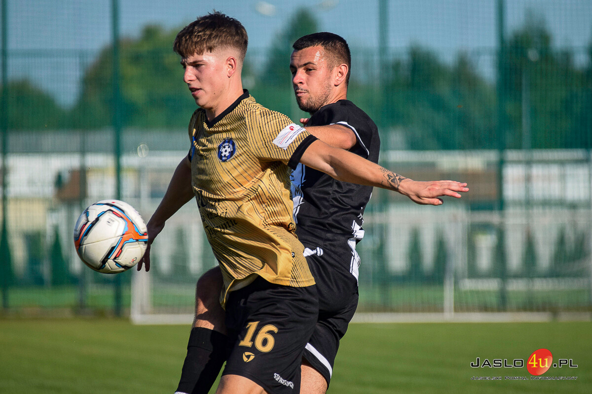 Mecz JKS Czarni 1910 Jasło - Strug Tyczyn (2:0)