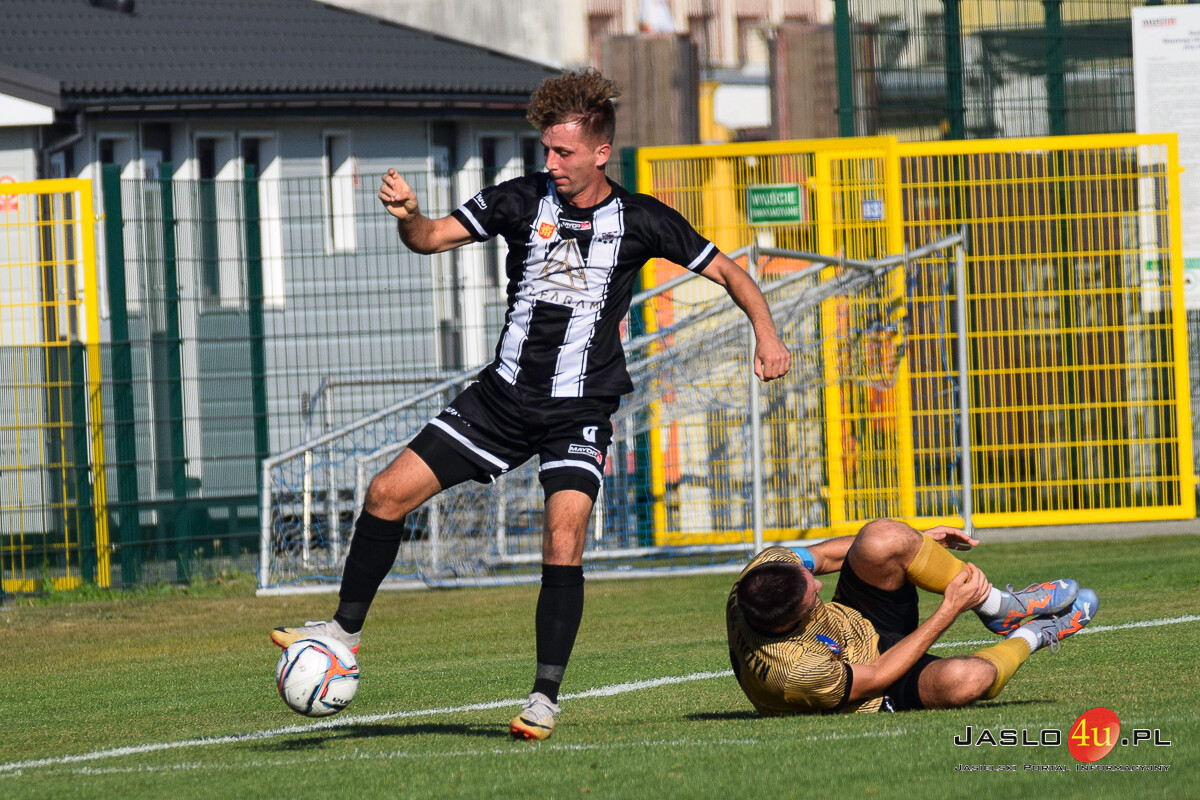 Mecz JKS Czarni 1910 Jasło - Strug Tyczyn (2:0)