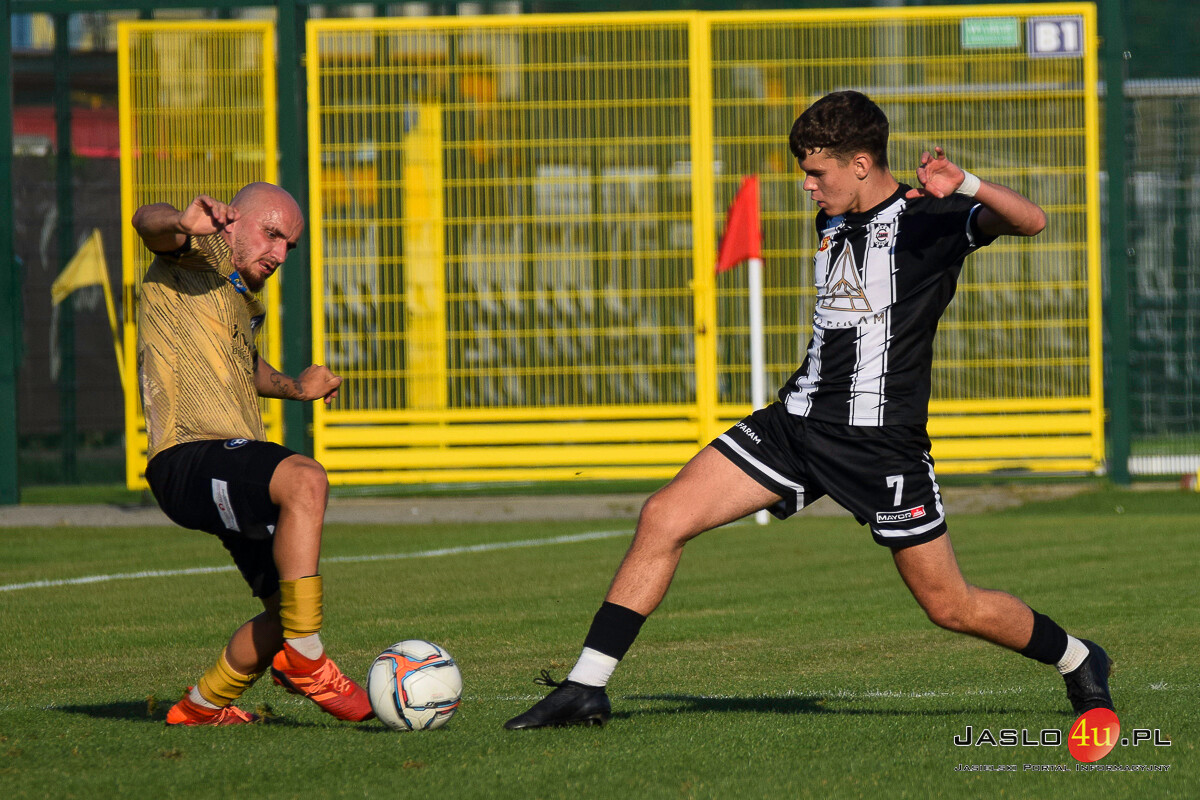 Mecz JKS Czarni 1910 Jasło - Strug Tyczyn (2:0)