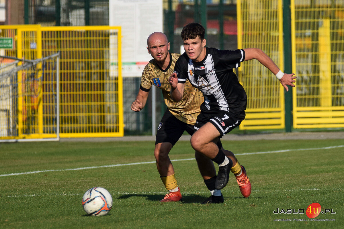Mecz JKS Czarni 1910 Jasło - Strug Tyczyn (2:0)