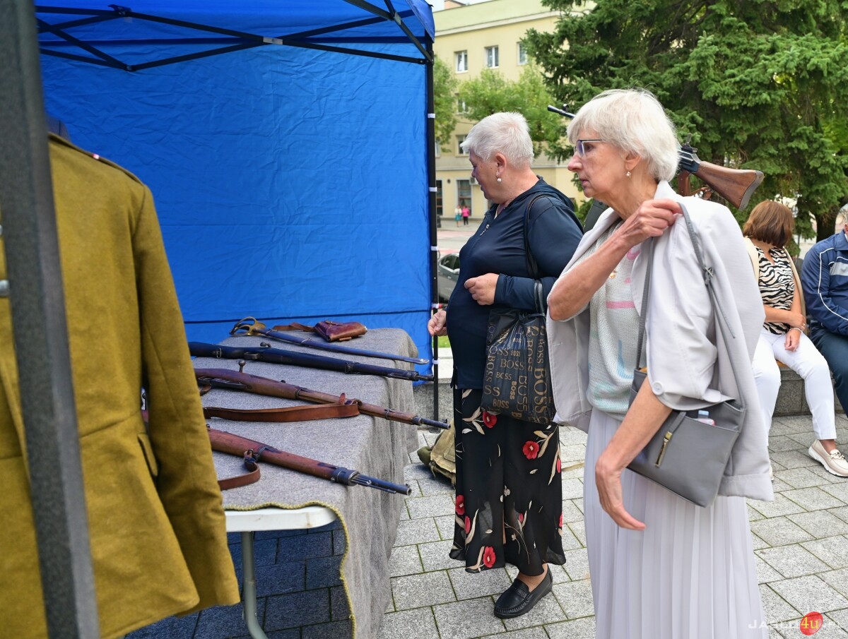 Piknik historyczny i koncert  w wykonaniu Prywatnej Szkoły Muzycznej II stopnia w Jaśle