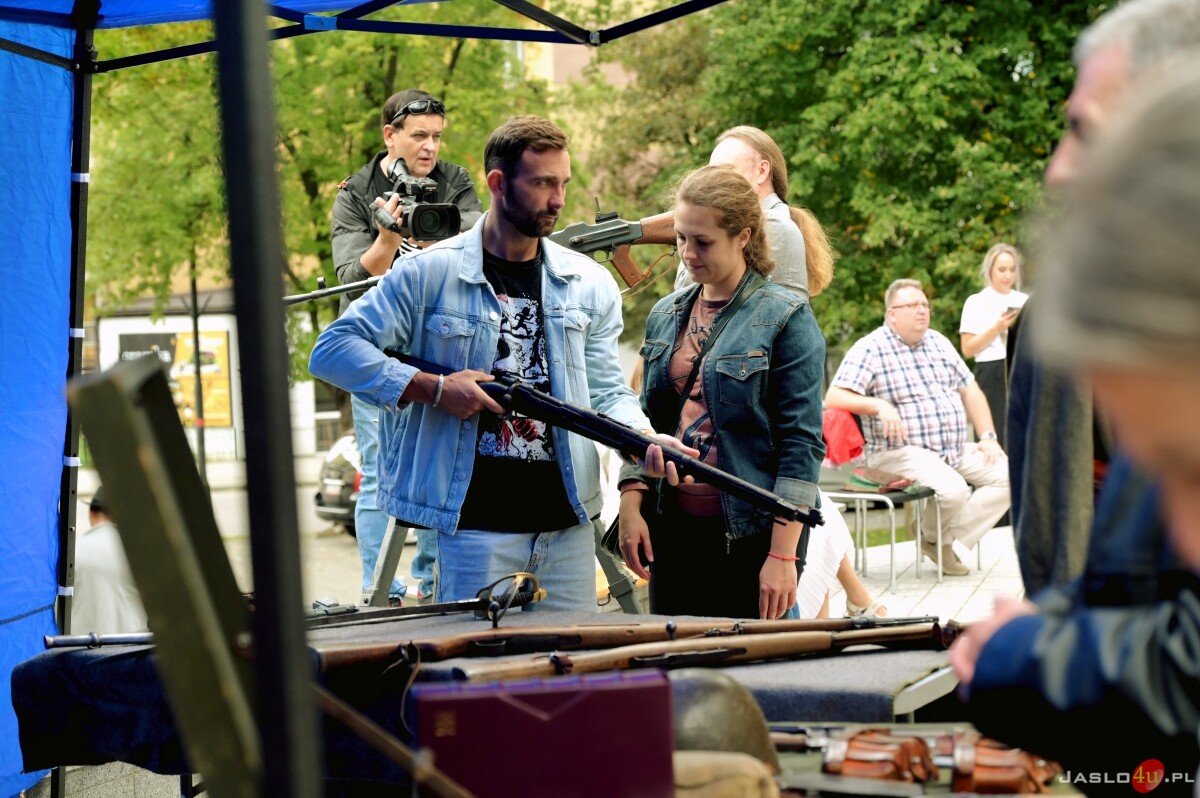 Piknik historyczny i koncert  w wykonaniu Prywatnej Szkoły Muzycznej II stopnia w Jaśle