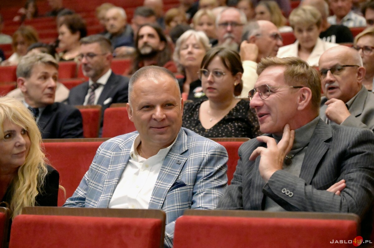 Pokaz filmu pt. "Zrównać z ziemią" w JDK