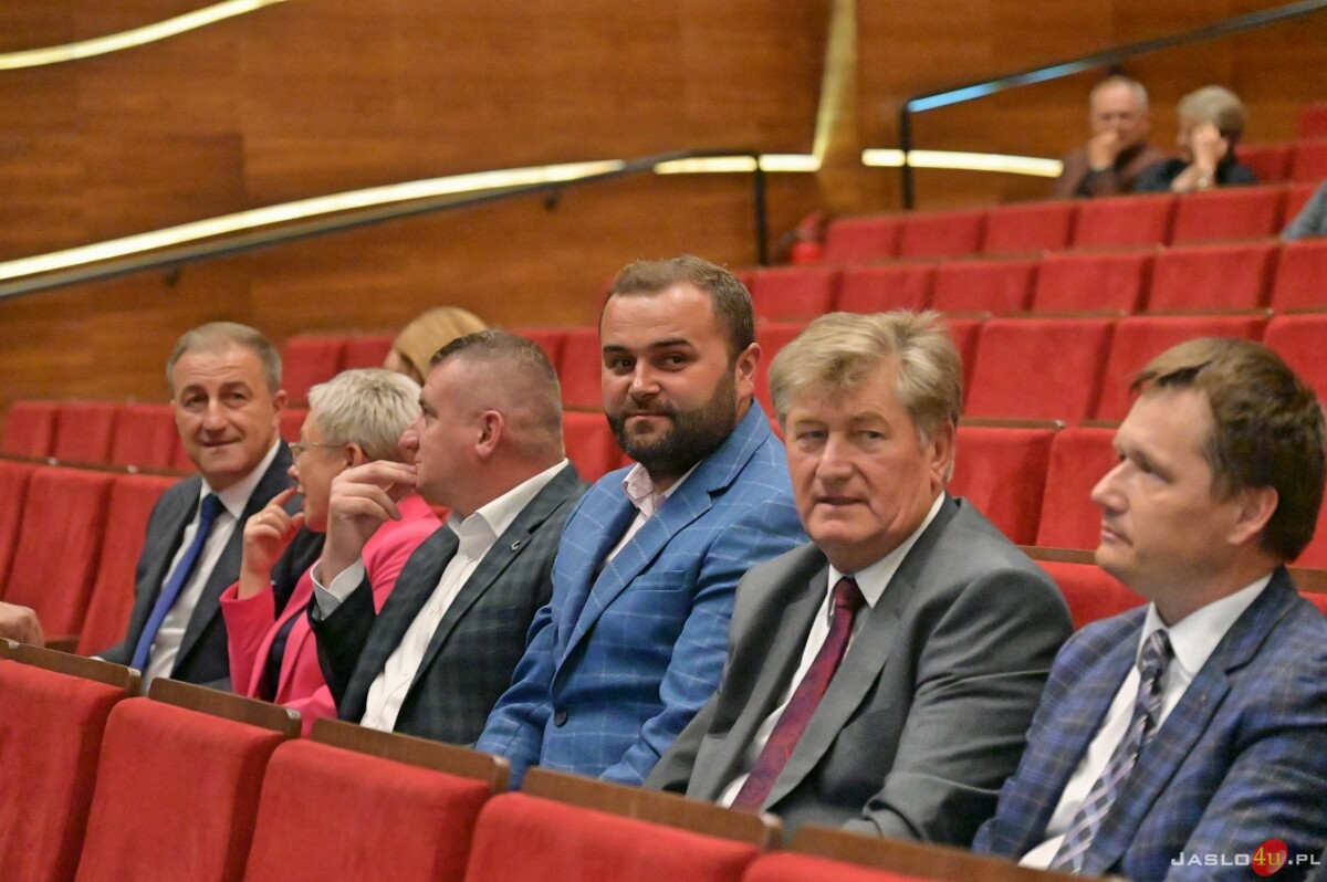 Pokaz filmu pt. "Zrównać z ziemią" w JDK