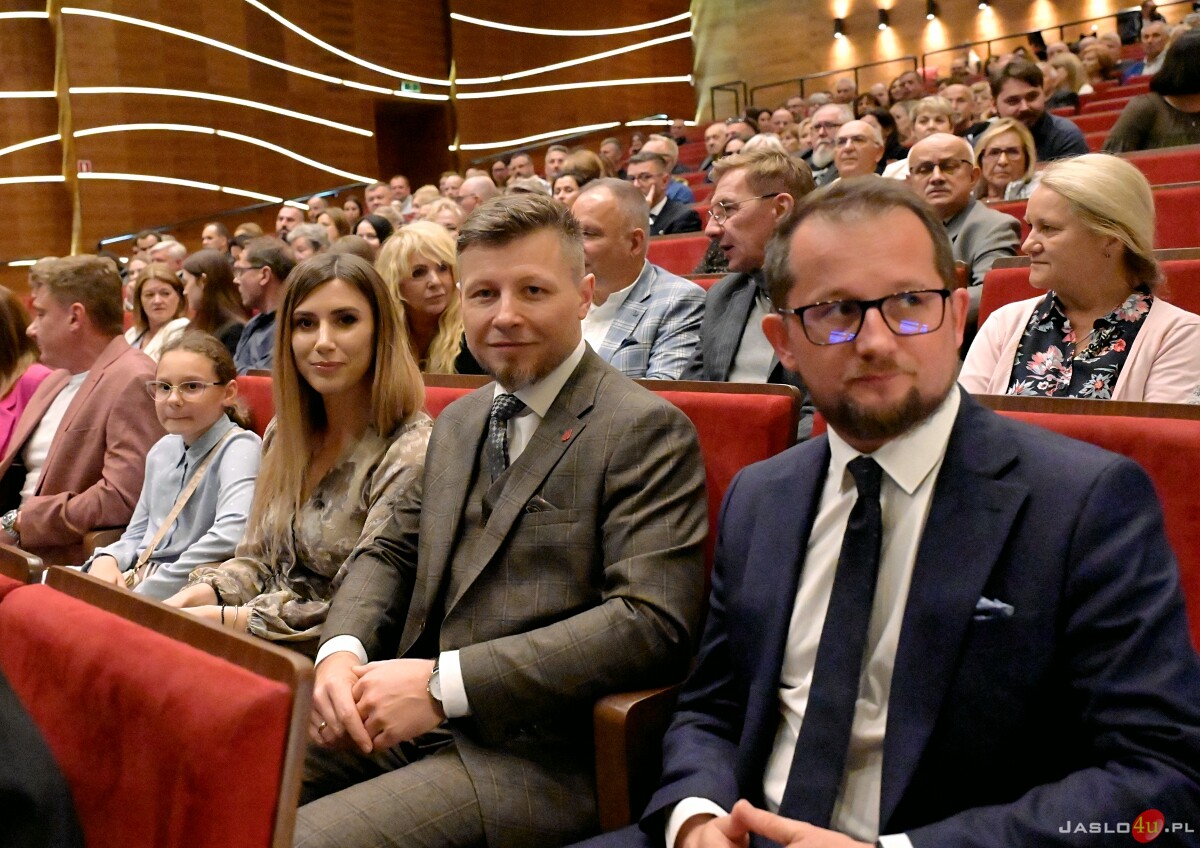 Pokaz filmu pt. "Zrównać z ziemią" w JDK