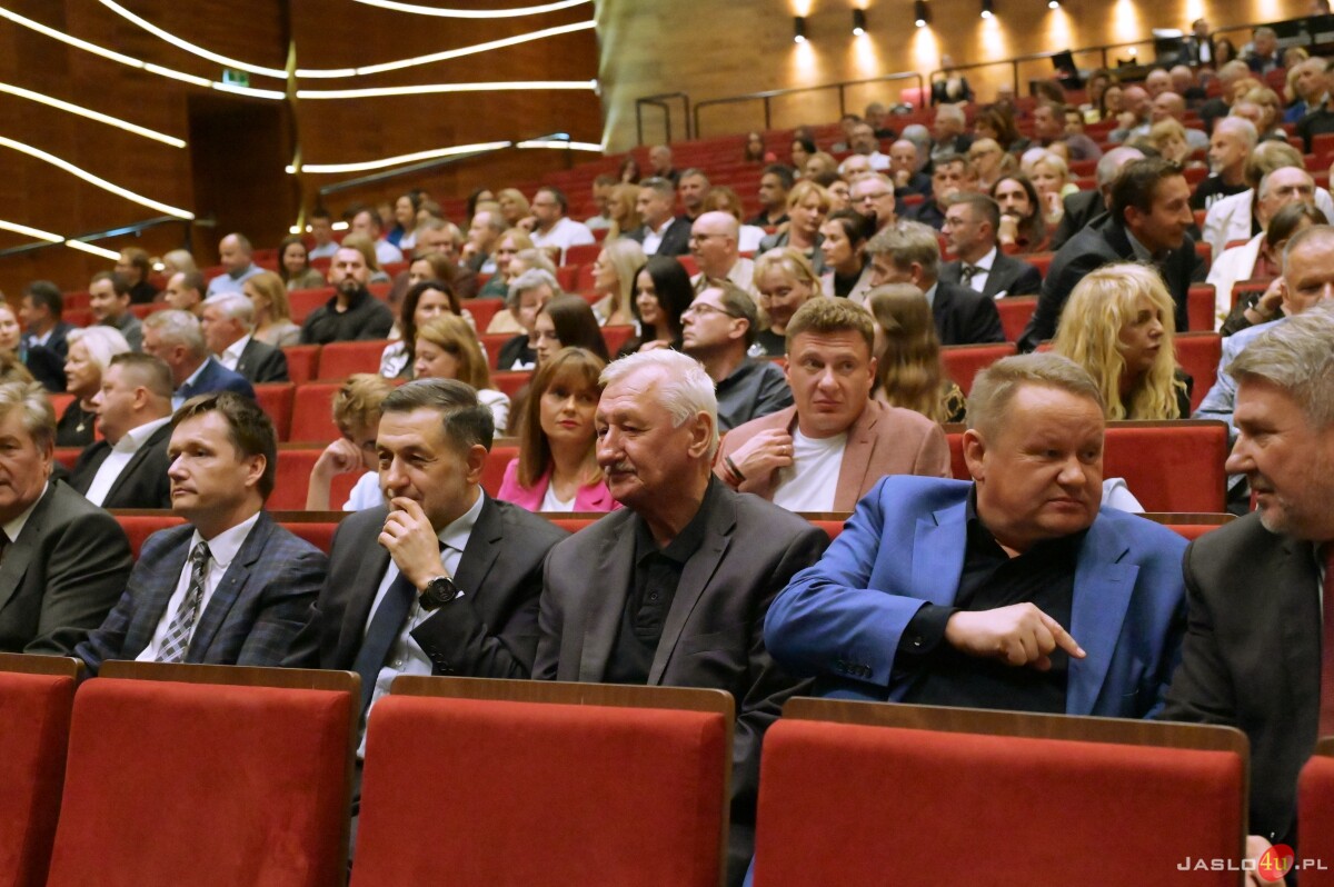 Pokaz filmu pt. "Zrównać z ziemią" w JDK