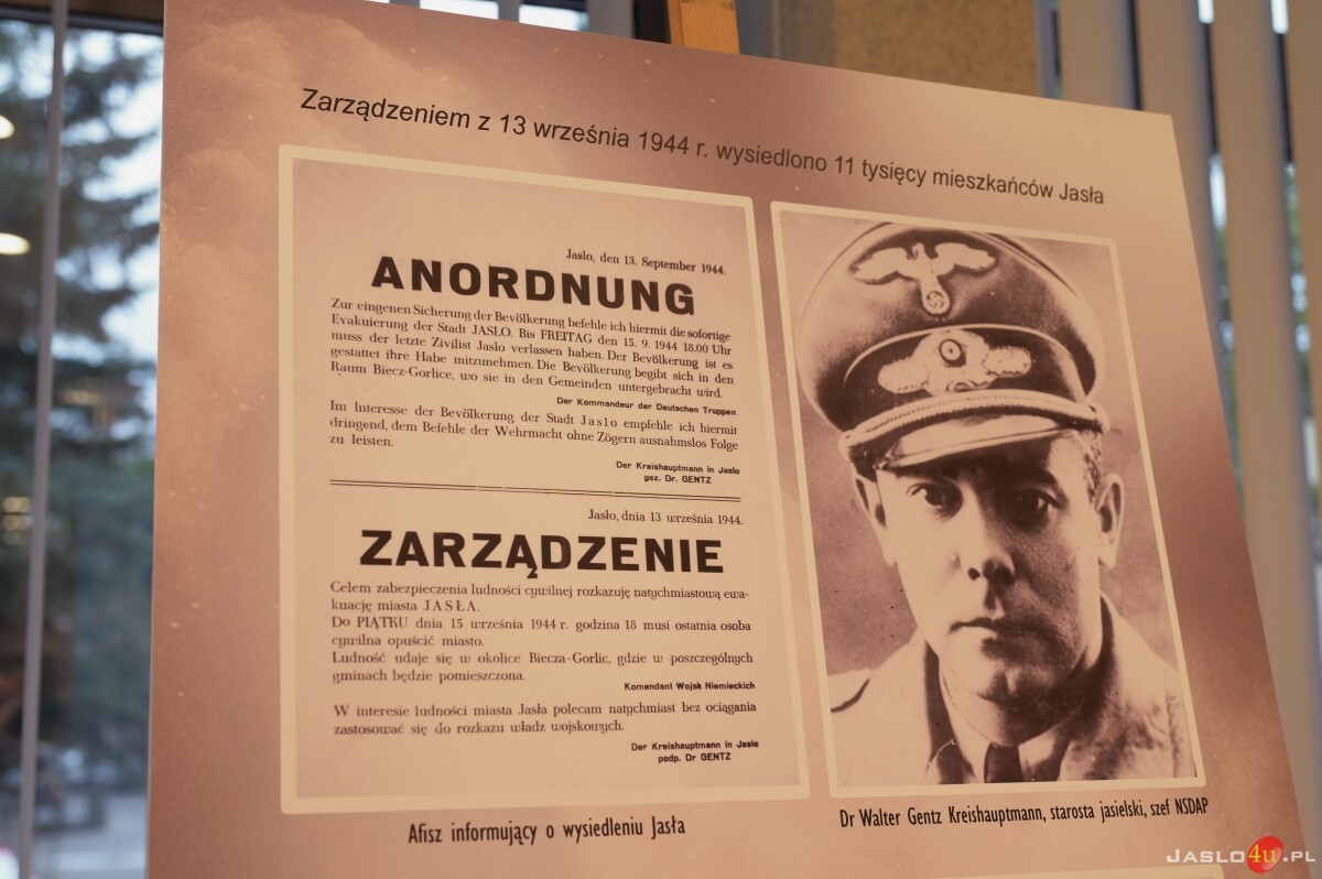 Pokaz filmu pt. "Zrównać z ziemią" w JDK