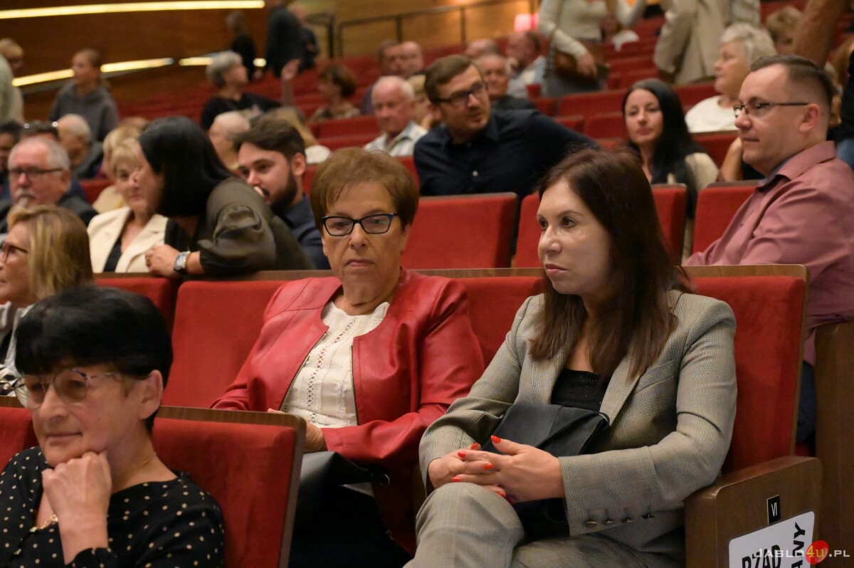 Pokaz filmu pt. "Zrównać z ziemią" w JDK