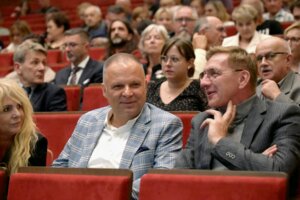 Pokaz filmu pt. "Zrównać z ziemią" w JDK