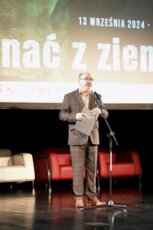 Pokaz filmu pt. "Zrównać z ziemią" w JDK