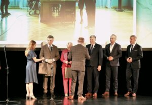 Pokaz filmu pt. "Zrównać z ziemią" w JDK