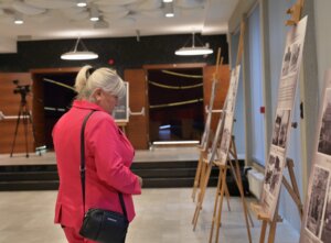 Pokaz filmu pt. "Zrównać z ziemią" w JDK