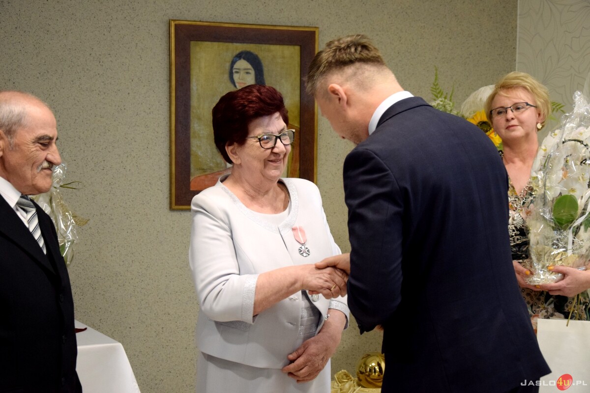 Złote Gody. Burmistrz Jasła wręczył medale za Długoletnie Pożycie Małżeńskie