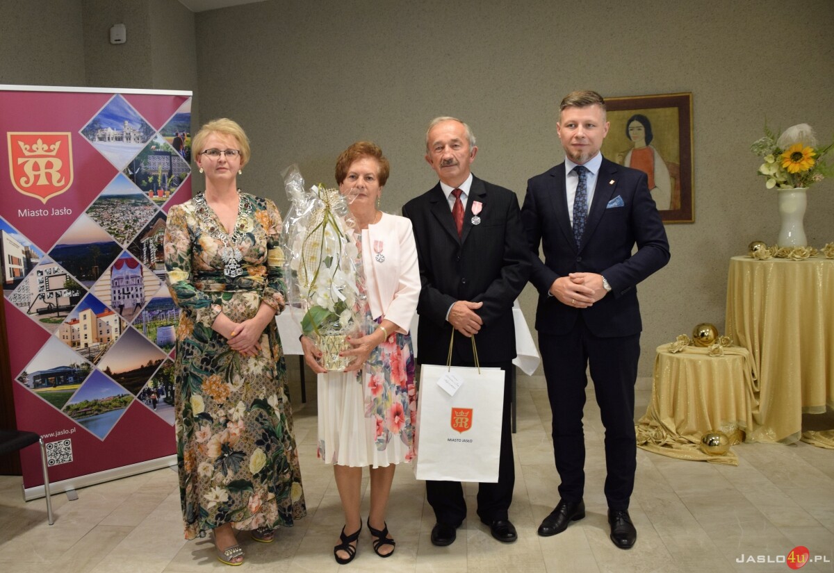 Złote Gody. Burmistrz Jasła wręczył medale za Długoletnie Pożycie Małżeńskie