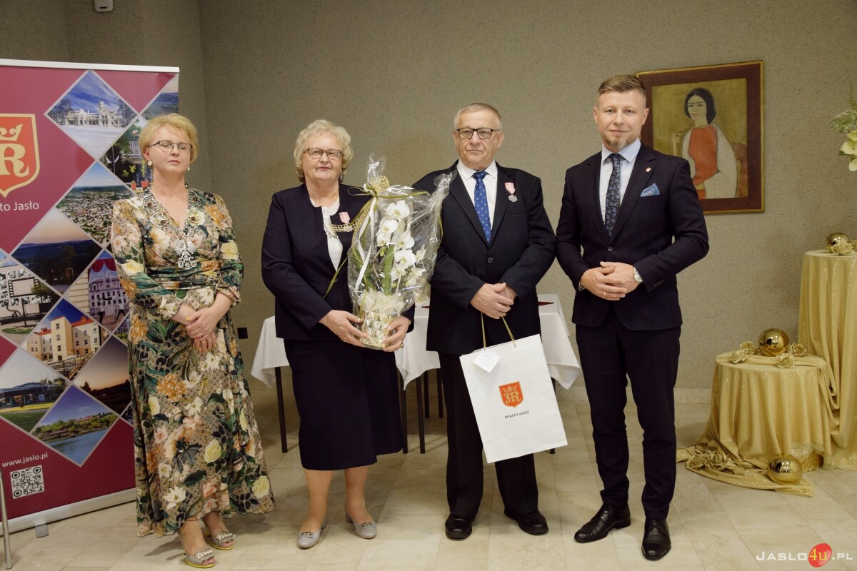 Złote Gody. Burmistrz Jasła wręczył medale za Długoletnie Pożycie Małżeńskie