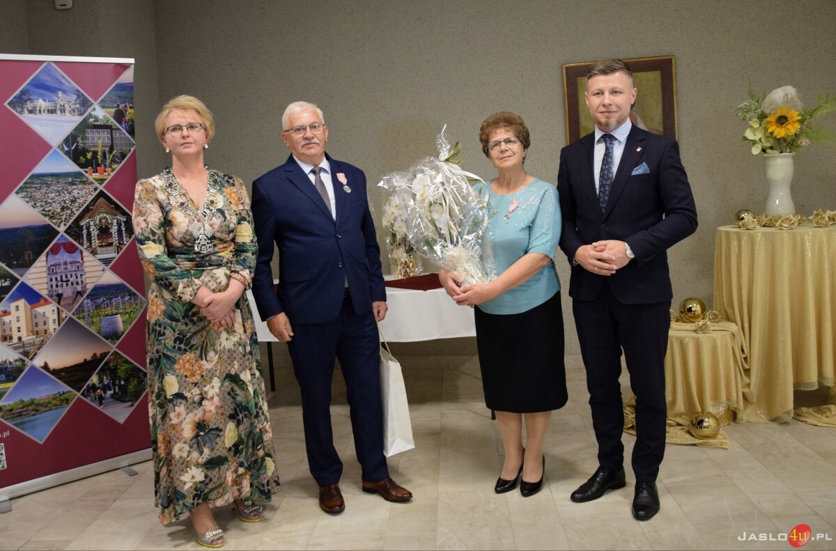 Złote Gody. Burmistrz Jasła wręczył medale za Długoletnie Pożycie Małżeńskie