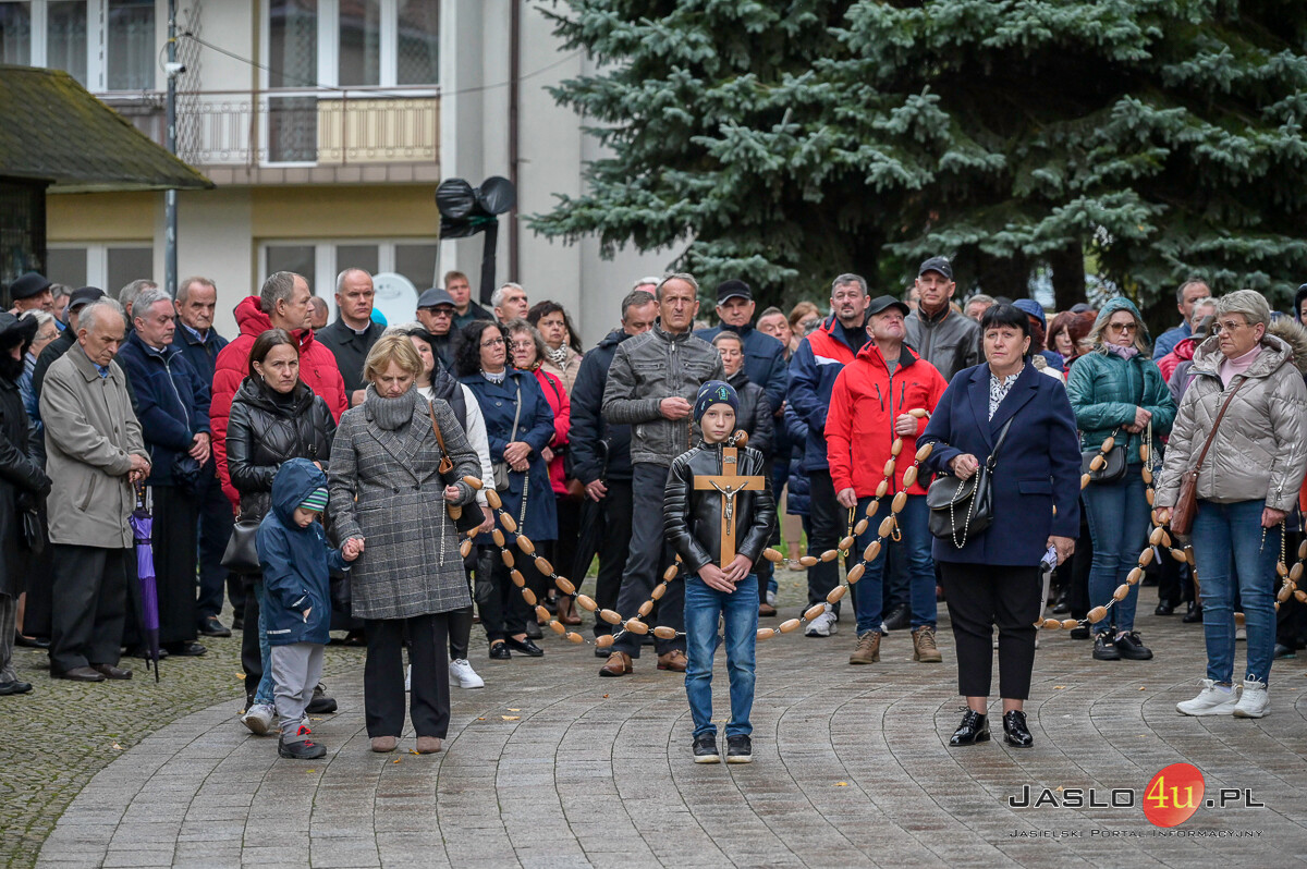 Procesja różańcowa ulicami Jasła 2024