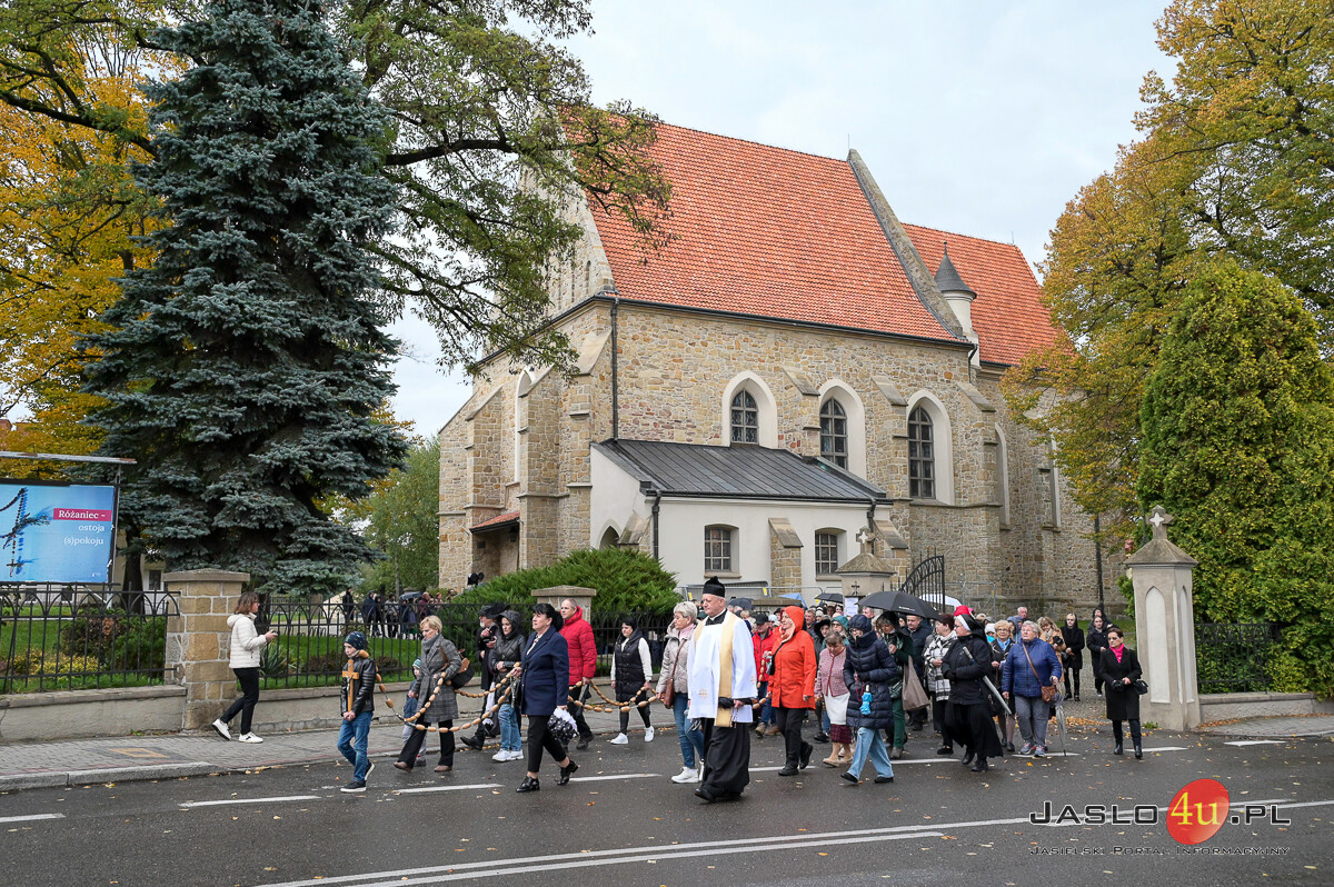 Procesja różańcowa ulicami Jasła 2024