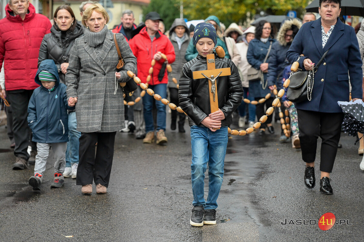 Procesja różańcowa ulicami Jasła 2024