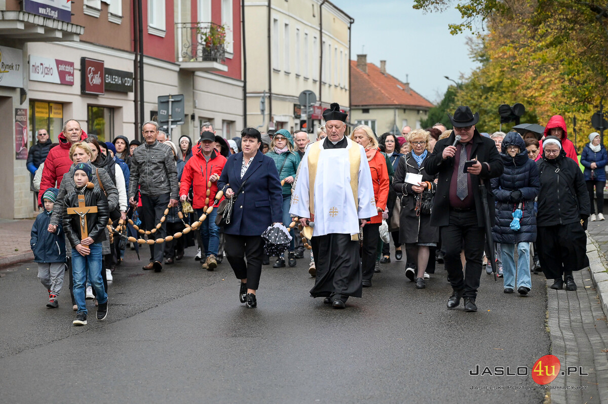 Procesja różańcowa ulicami Jasła 2024